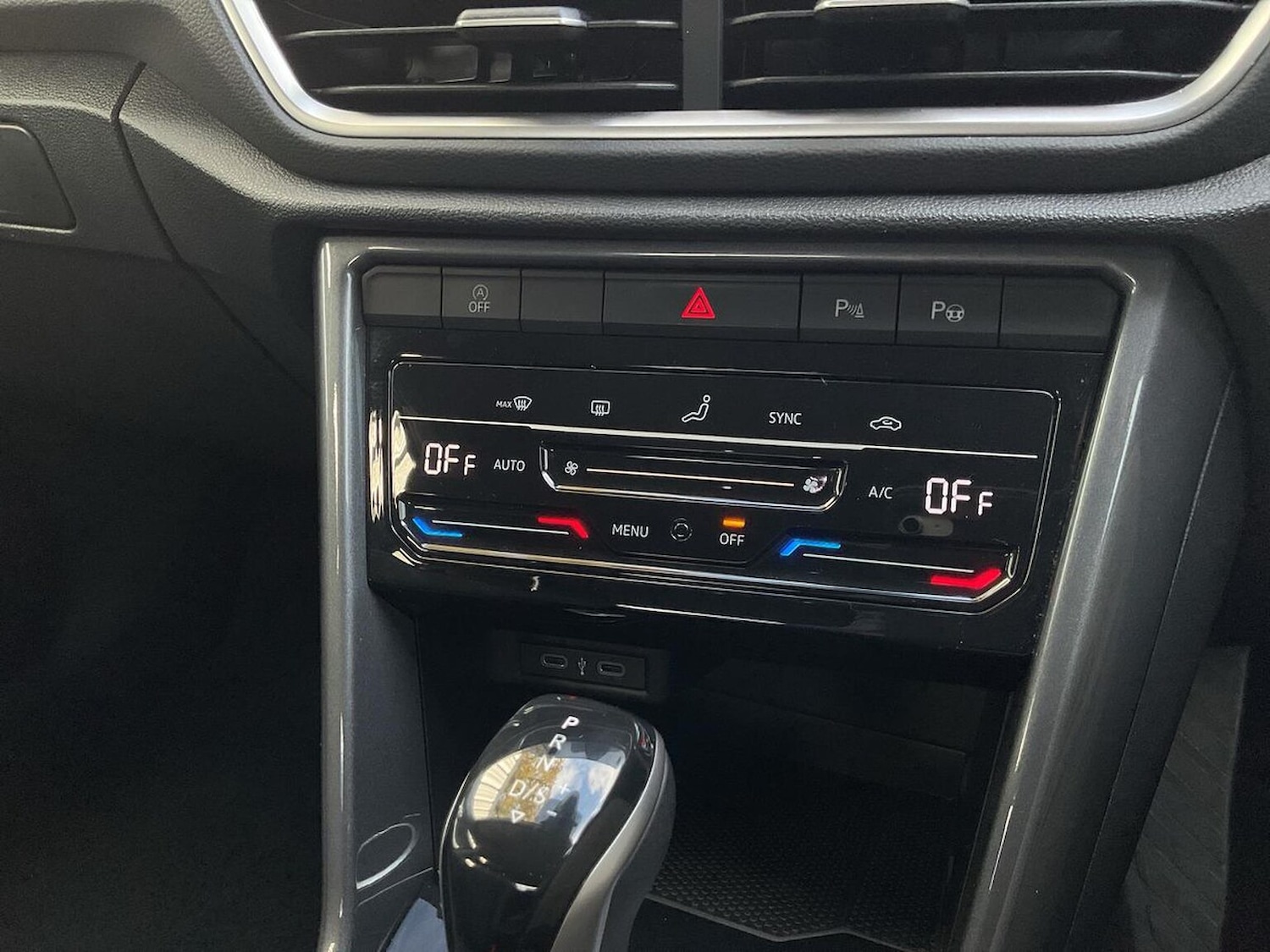 Used Volkswagen T-Roc 2024 for sale - 76392462: Photo 12