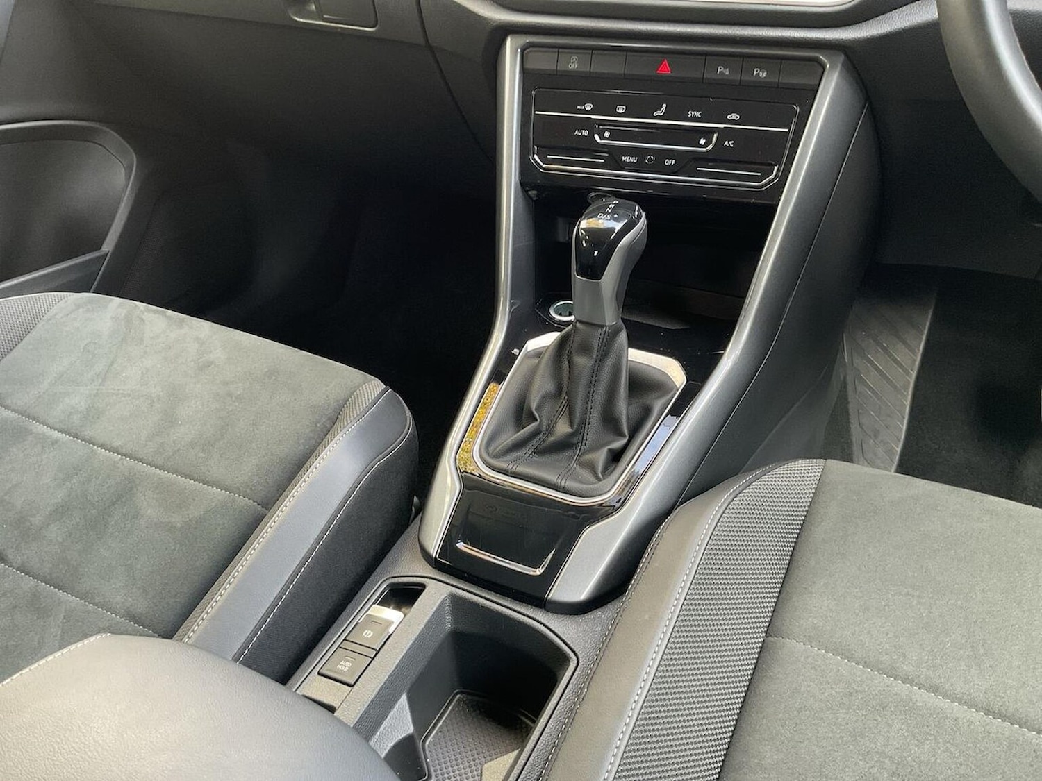 Used Volkswagen T-Roc 2024 for sale - 76392462: Photo 13