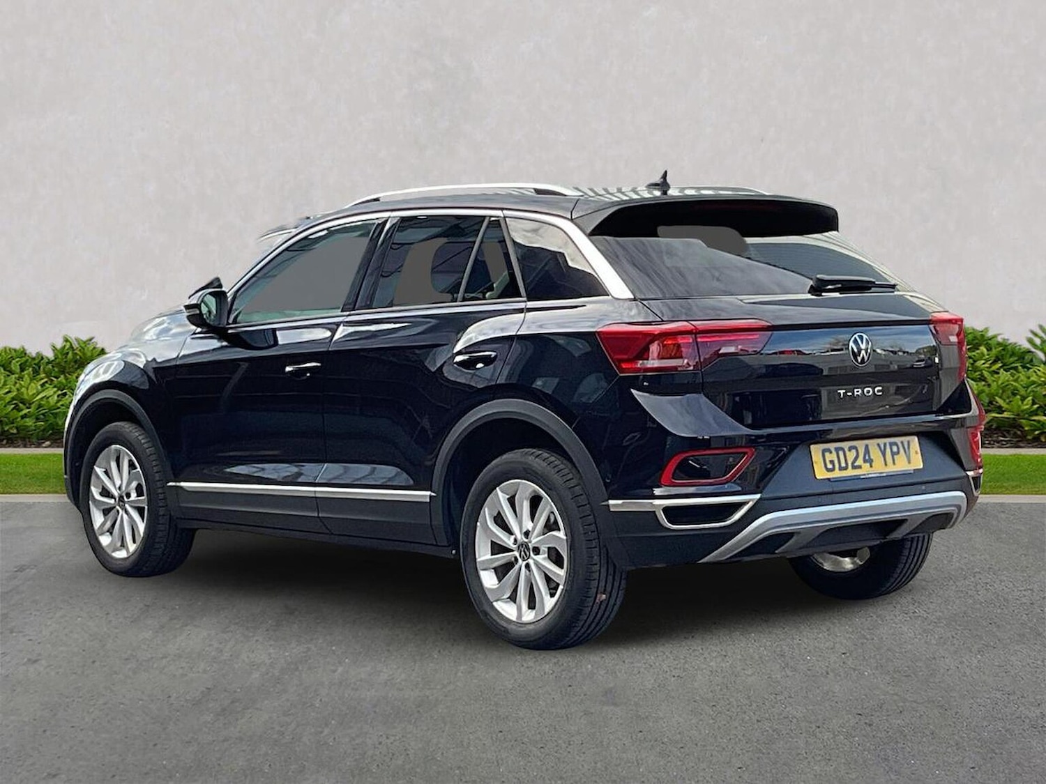 Used Volkswagen T-Roc 2024 for sale - 76392462: Photo 2