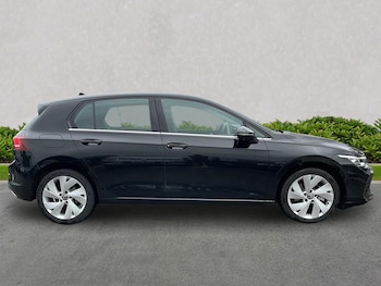 Used Volkswagen Golf 2025 for sale - 76924633: Photo