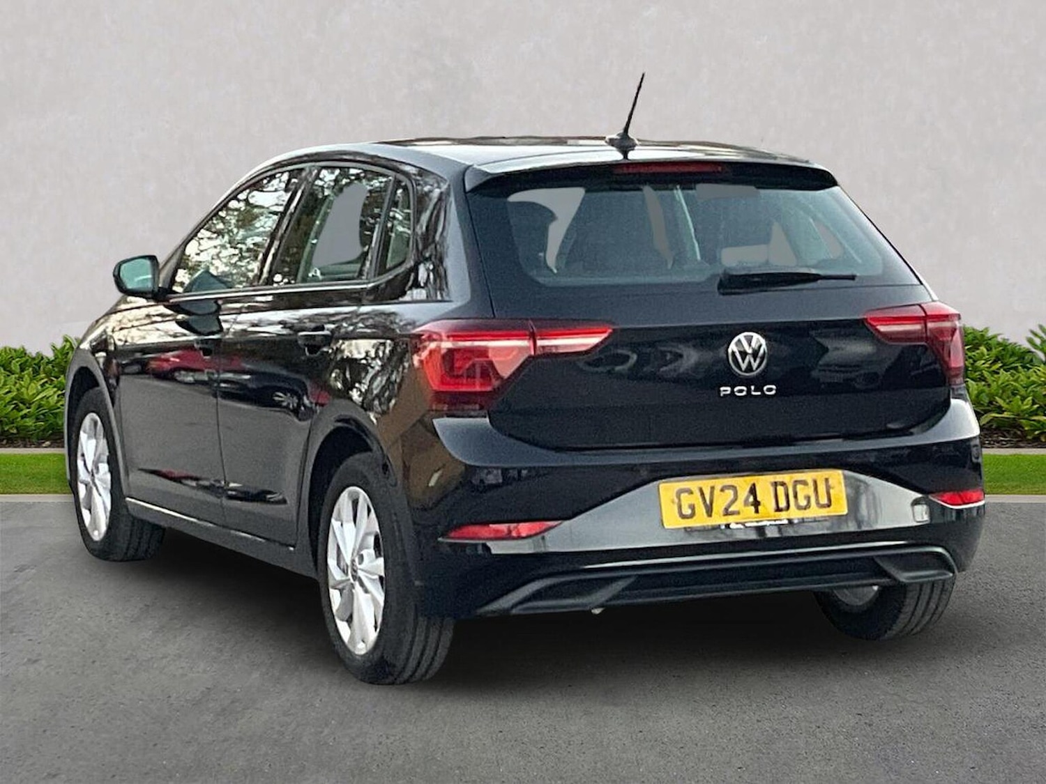 Used Volkswagen Polo 2024 for sale - 76613633: Photo 2