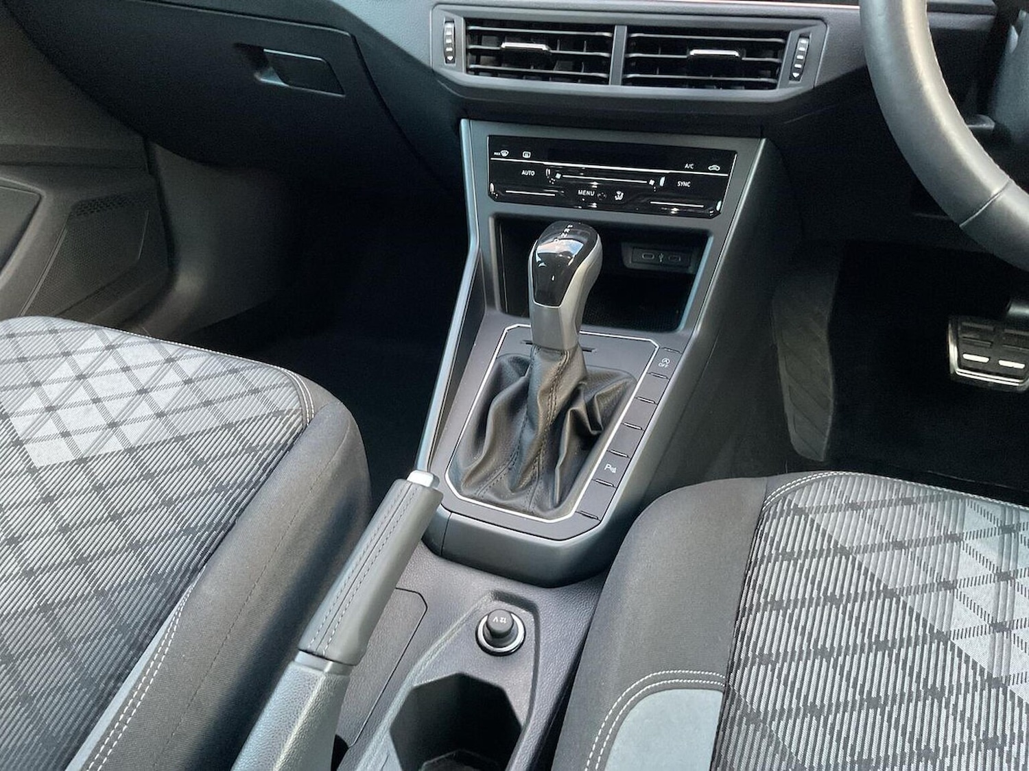 Used Volkswagen Polo 2024 for sale - 76637792: Photo 13