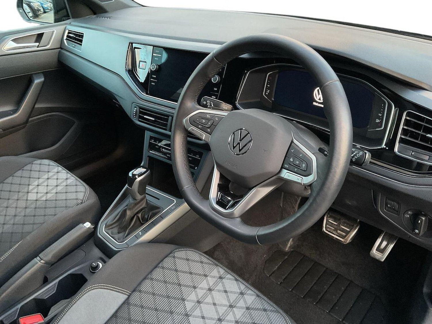 Used Volkswagen Polo 2024 for sale - 76637792: Photo 15