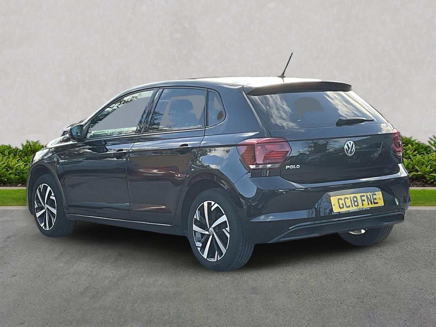 Used Volkswagen Polo 2018 for sale - 76605606: Photo 2