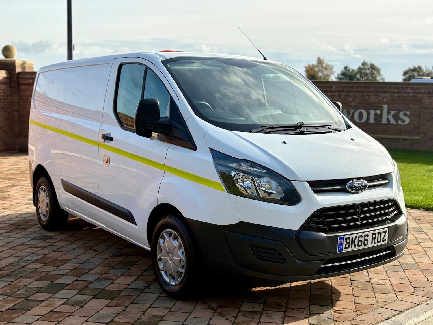 Used Ford Transit Custom 2016 for sale - 76431172: Photo 2