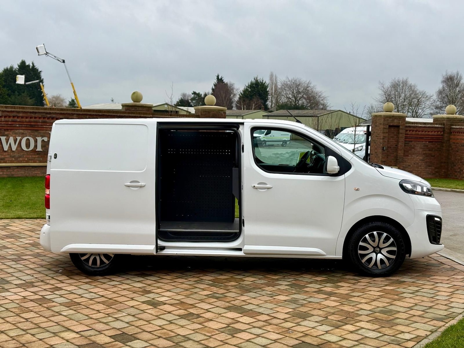Used Vauxhall Vivaro 2020 for sale - 77304036: Photo 2