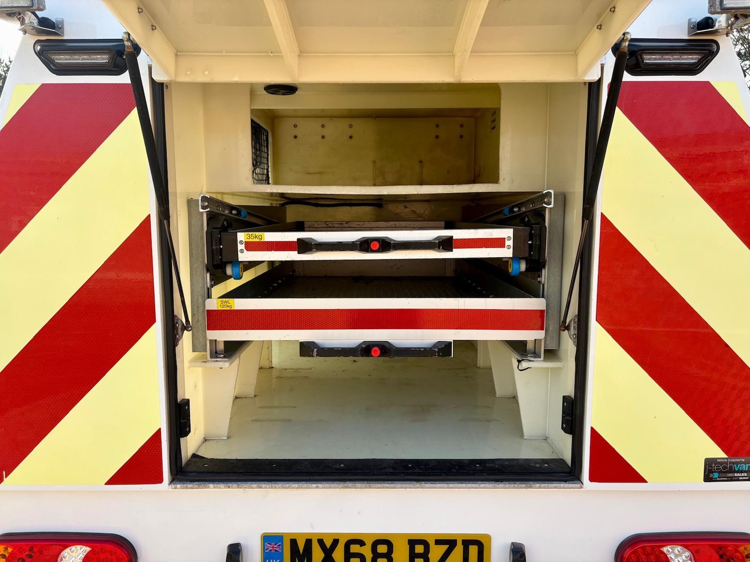 Used Toyota Hilux 2018 for sale - 77965380: Photo 10