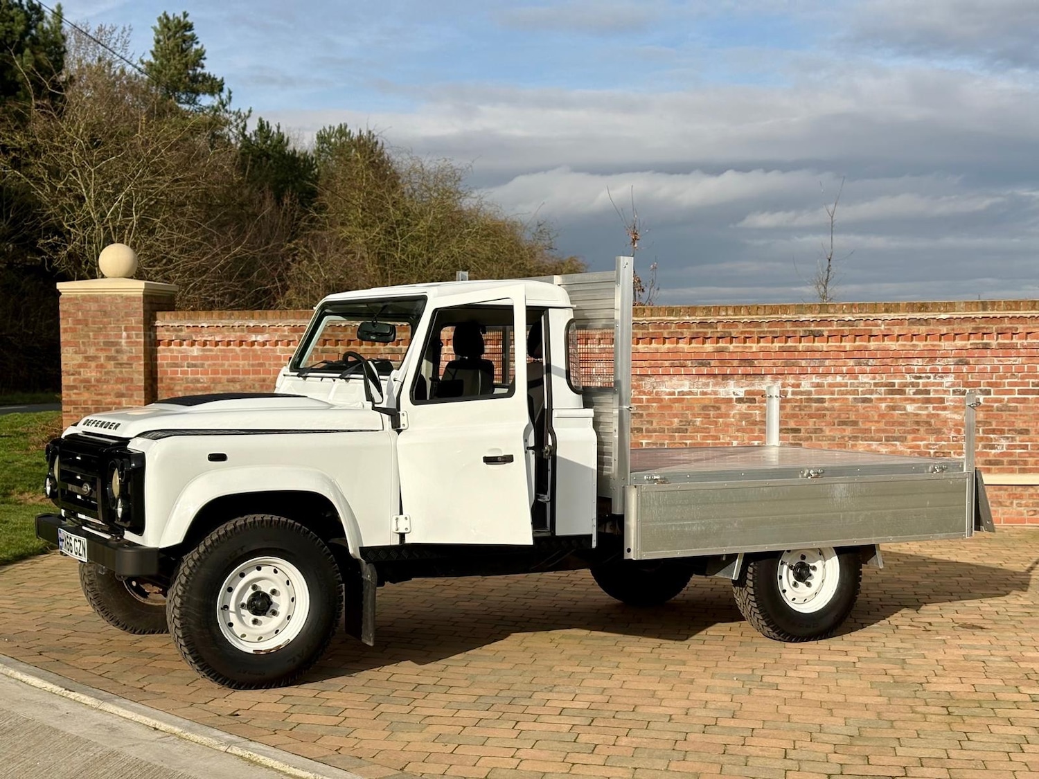 Used Land Rover Defender 2017 for sale - 77665254: Photo 2