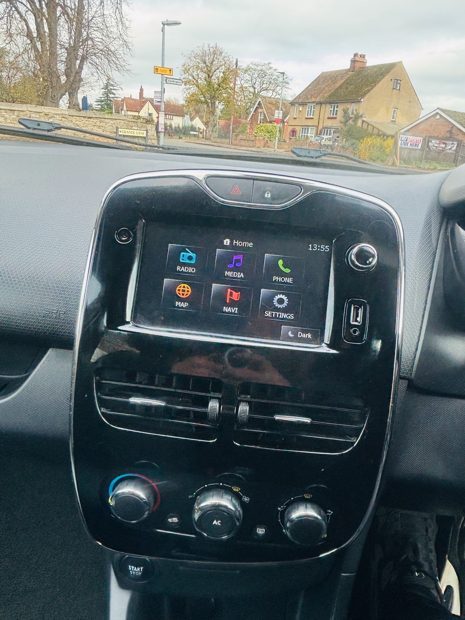 Used Renault Clio 2013 for sale - 76577369: Photo 11