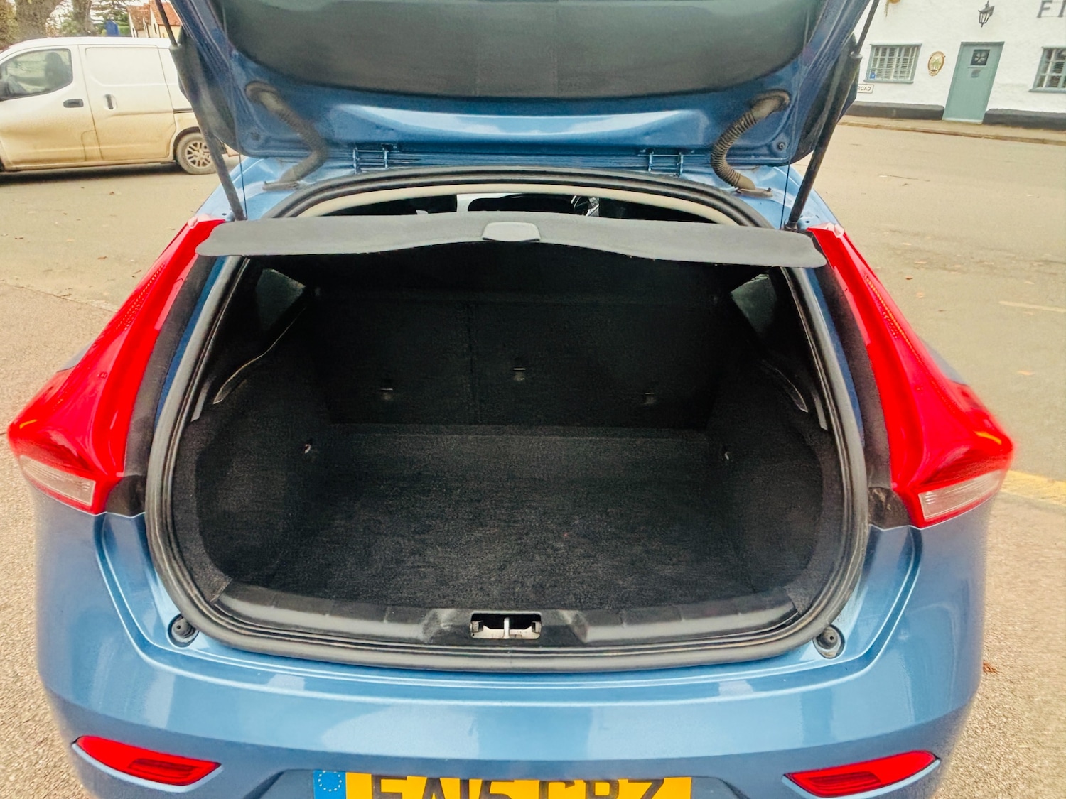 Used Volvo V40 2015 for sale - 76651124: Photo 12