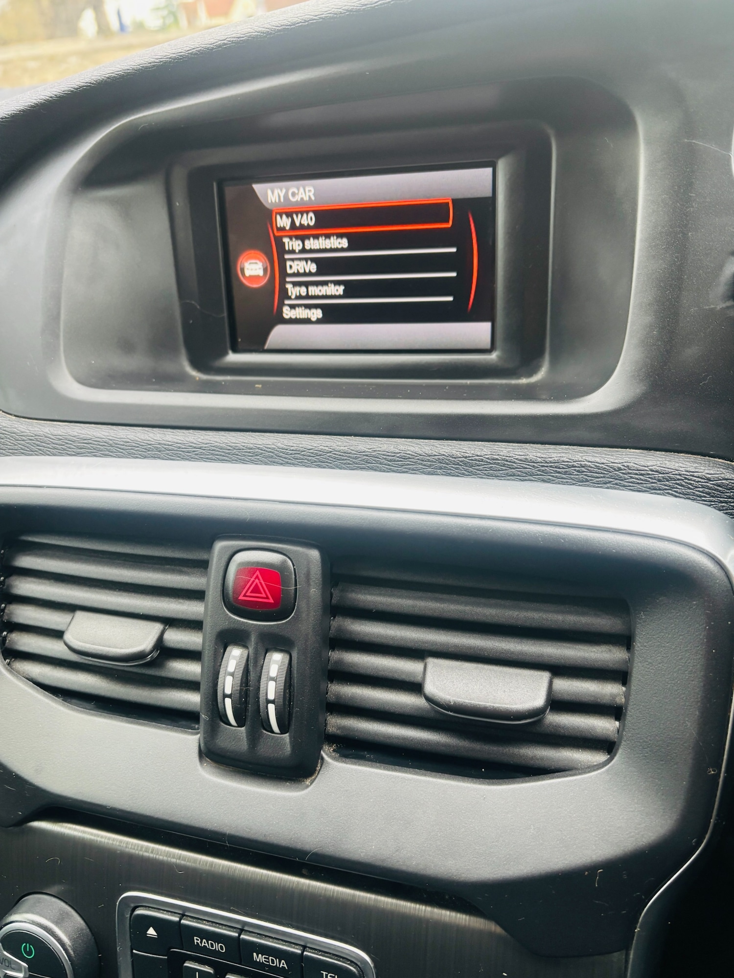 Used Volvo V40 2015 for sale - 76651124: Photo 19