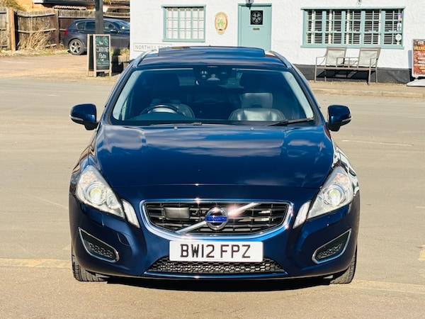 Used Volvo V60 2024 for sale - 74038491: Photo 2
