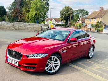 Used Jaguar XE 2016 for sale - 79551418: Photo