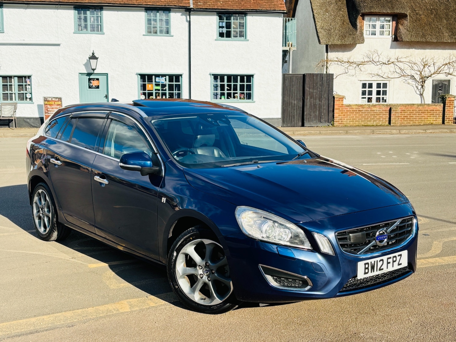Used Volvo V60 2024 for sale - 77791312: Photo 1