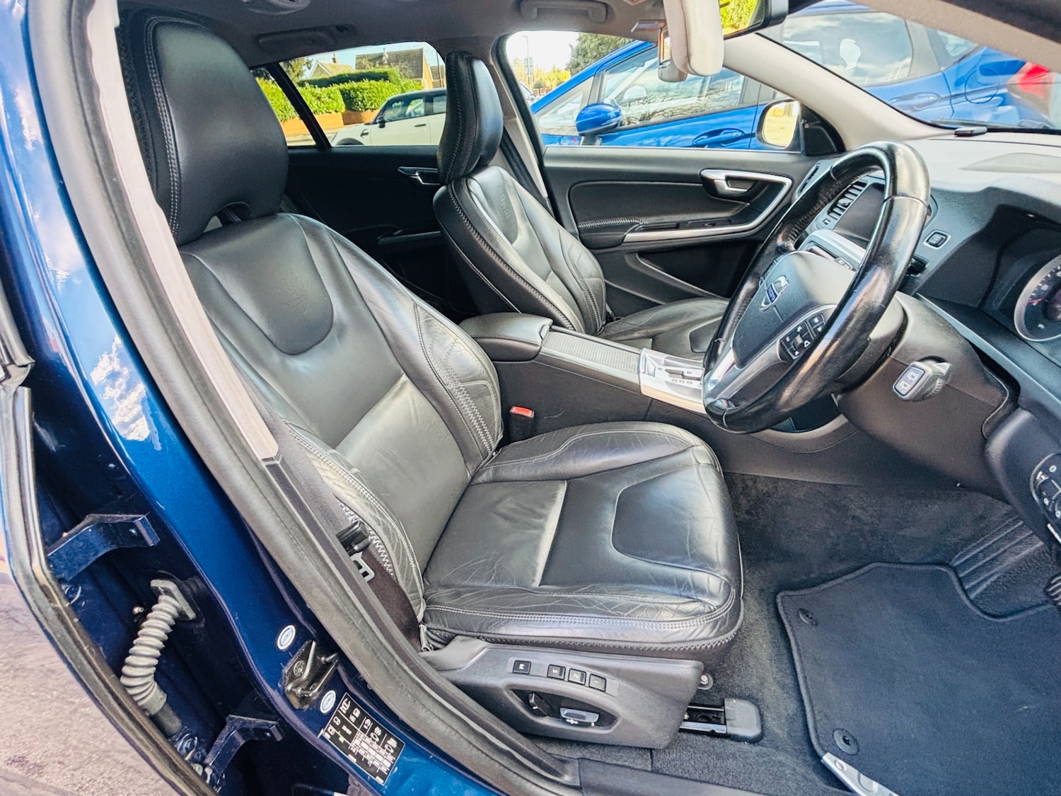 Used Volvo V60 2024 for sale - 77791312: Photo 27