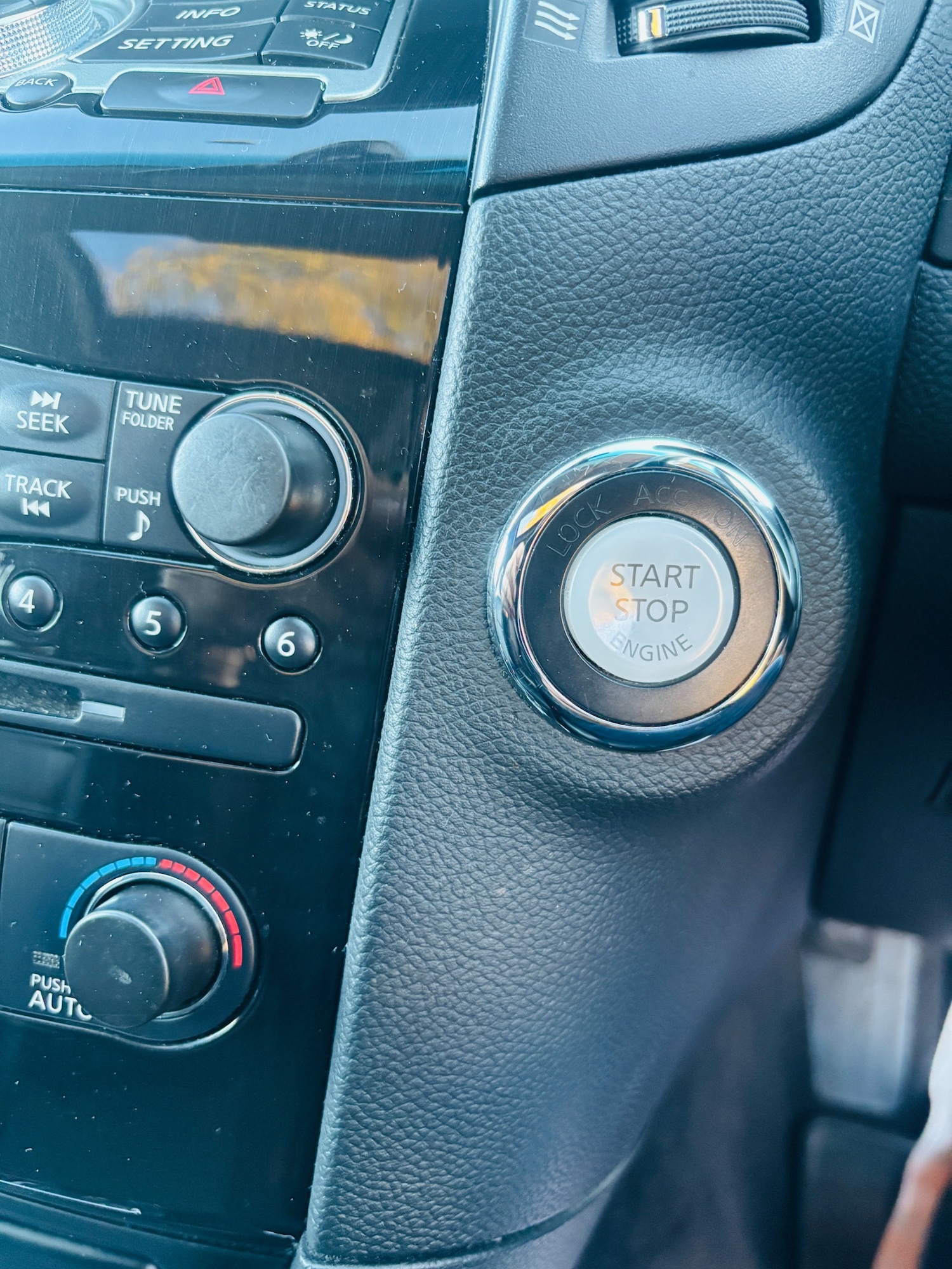 Used Infiniti QX70 2014 for sale - 76379281: Photo 24