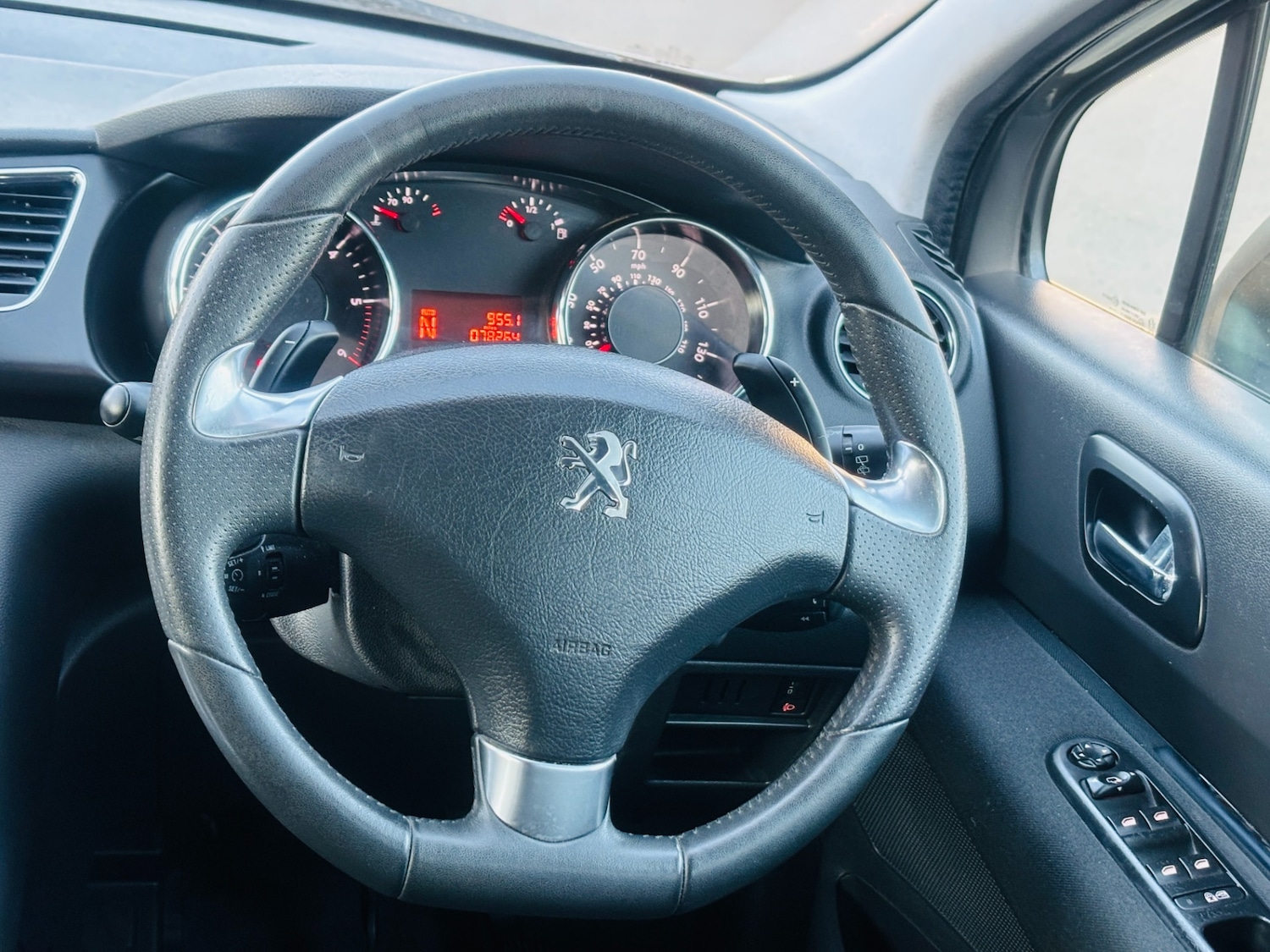 Used Peugeot 3008 2014 for sale - 77947021: Photo 11