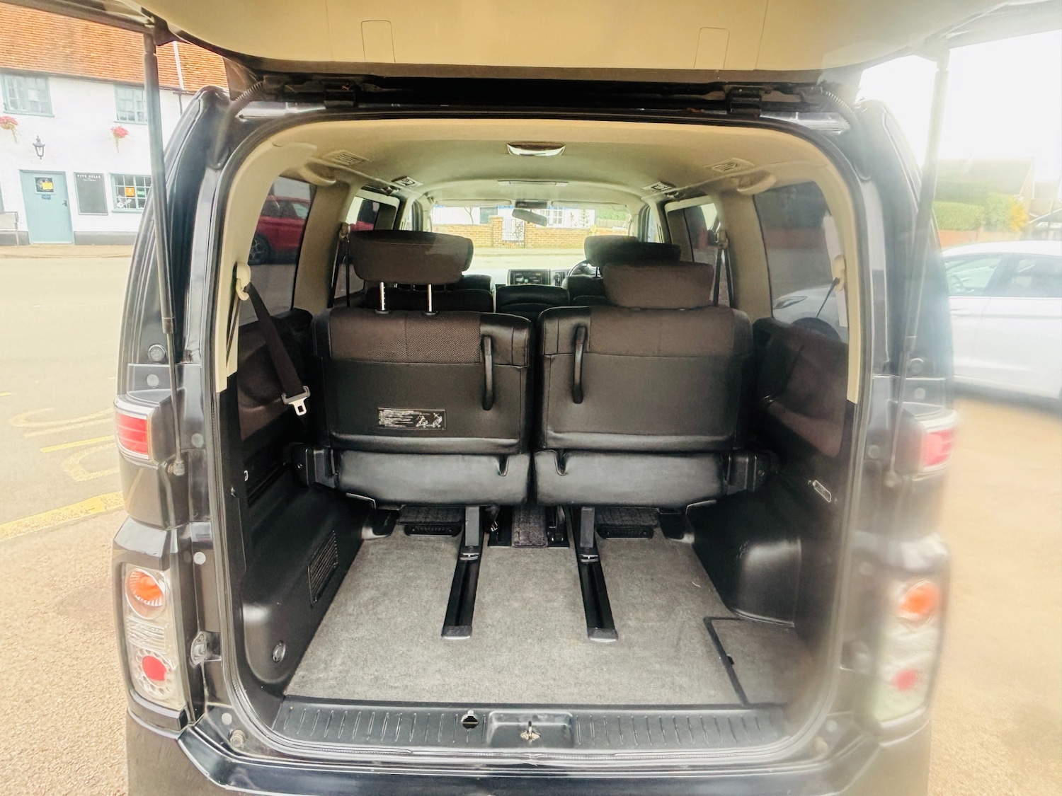 Used Nissan Elgrand 2021 for sale - 77896734: Photo 15