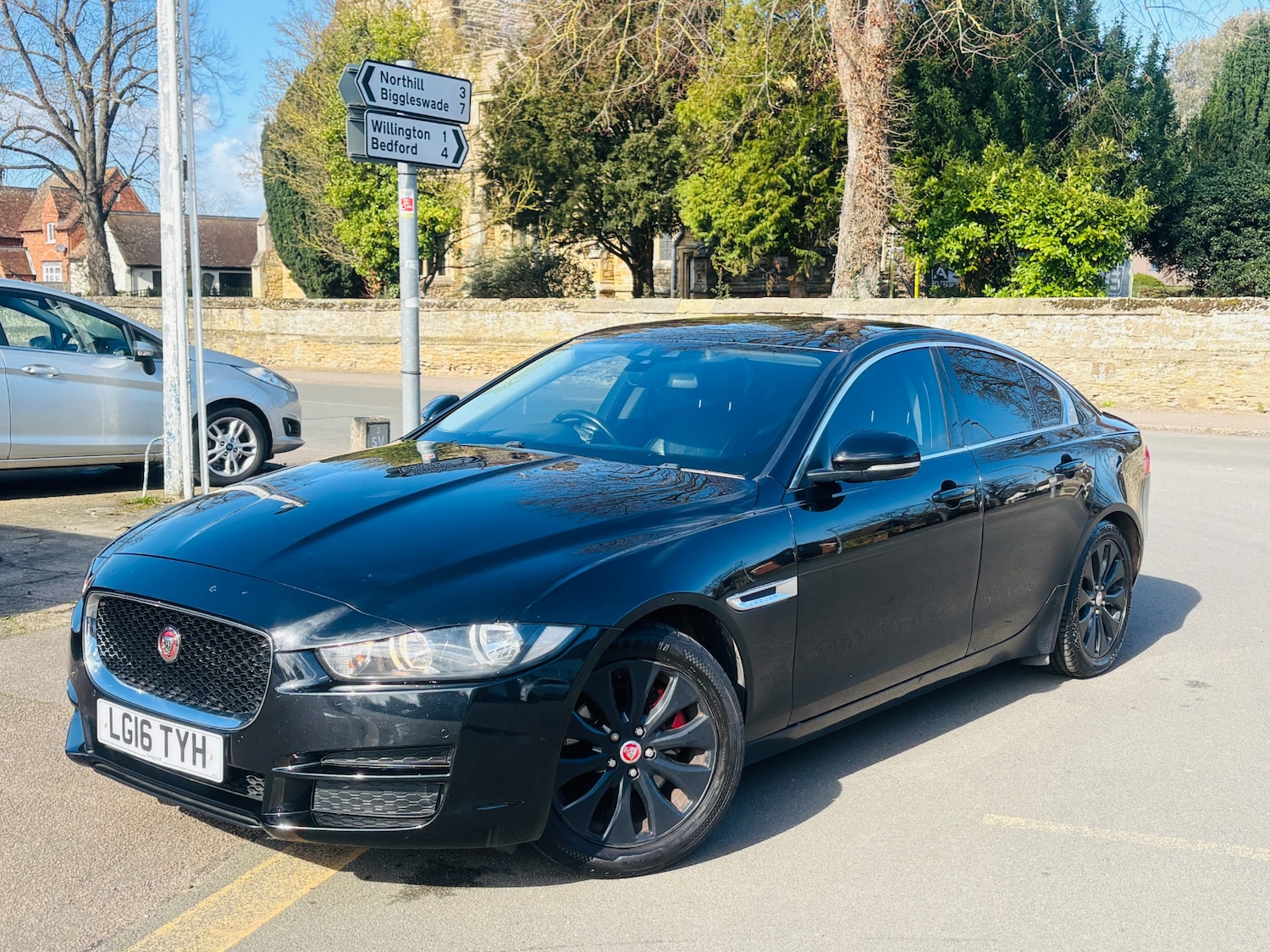 Used Jaguar XE 2016 for sale - 77896591: Photo 2