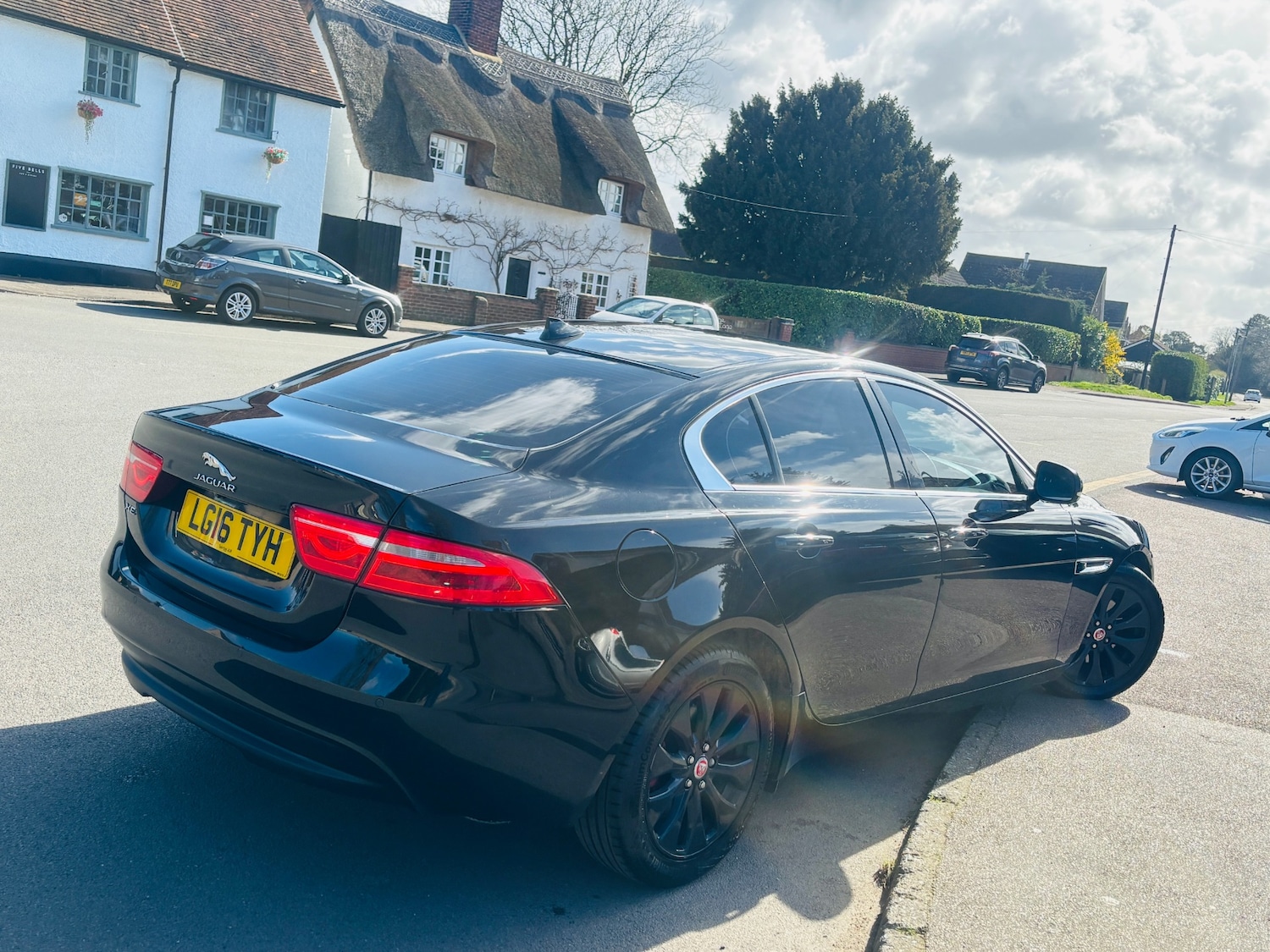 Used Jaguar XE 2016 for sale - 77896591: Photo 3