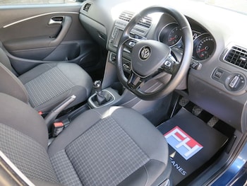 Used Volkswagen Polo 2015 for sale - 75924155: Photo