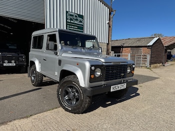 Land Rover - Defender 90