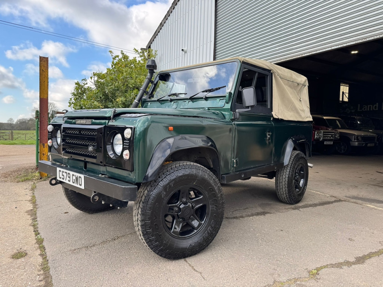 Used Land Rover Defender 90 1986 for sale - 78108824: Photo 2