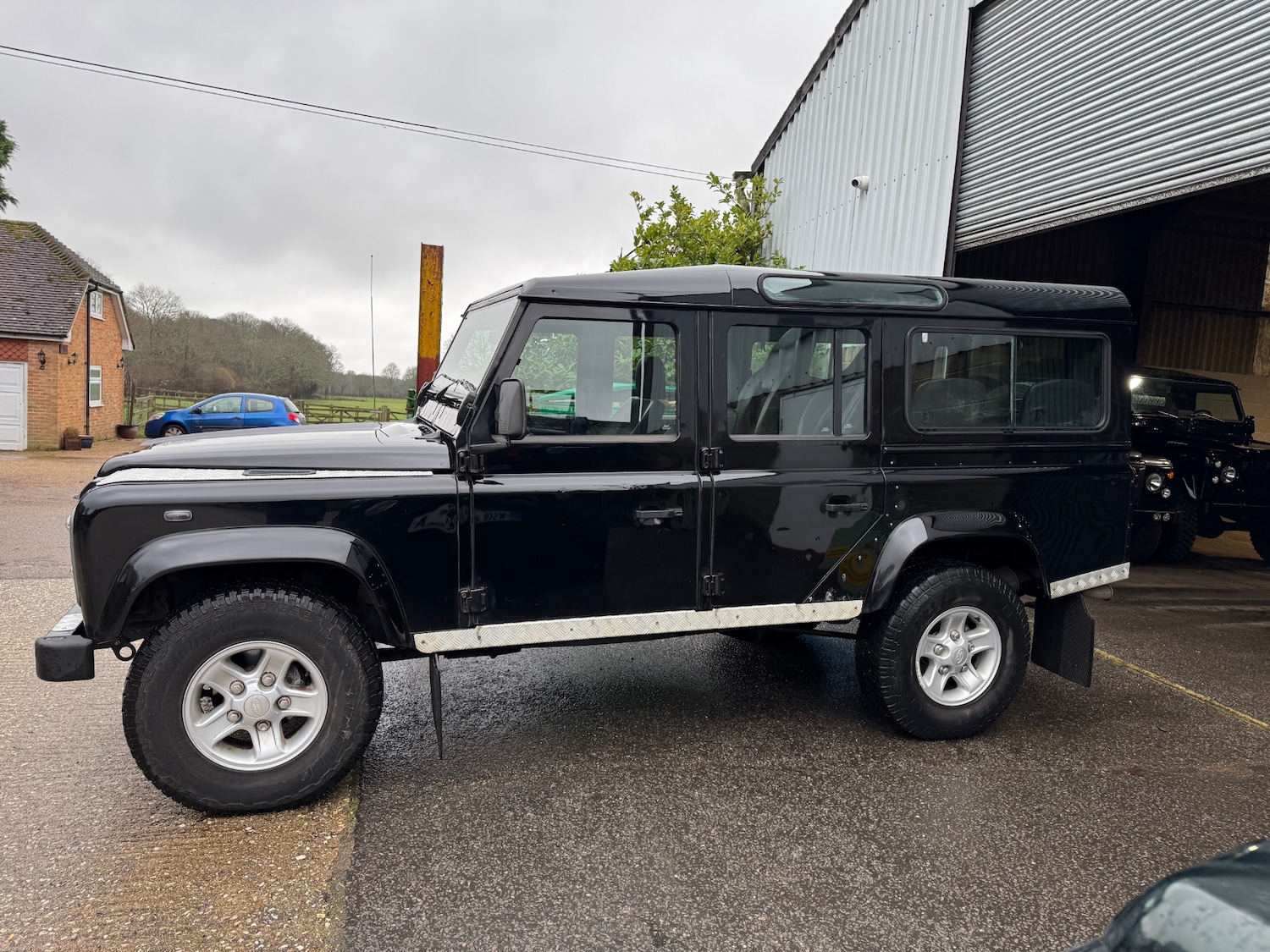 Used Land Rover Defender 110 2003 for sale - 77452783: Photo 4