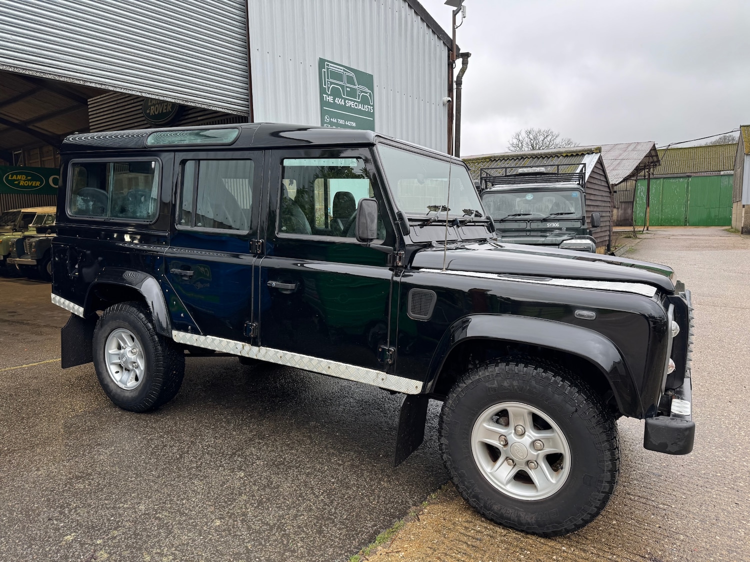 Used Land Rover Defender 110 2003 for sale - 77452783: Photo 5