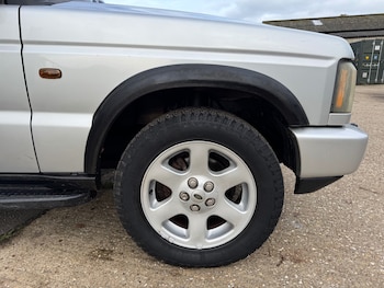 Land Rover Discovery 2 feature image 3