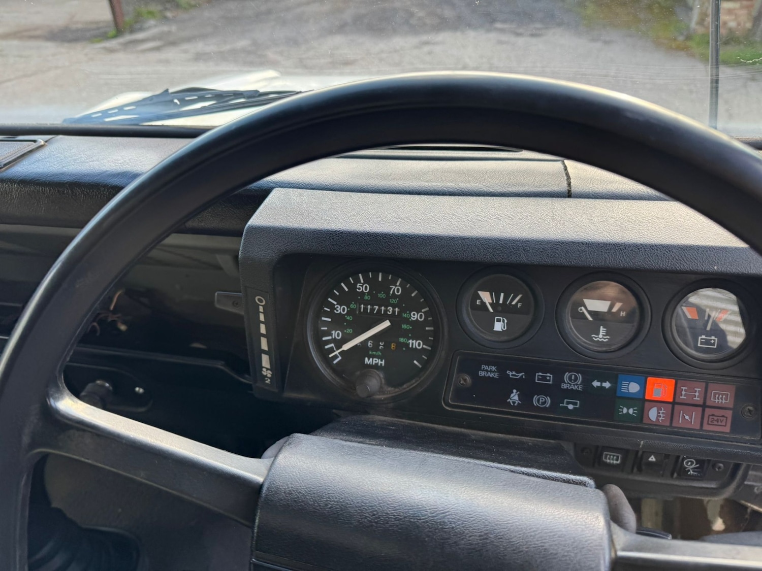 Used Land Rover Defender 90 for sale - 78108971: Photo 10