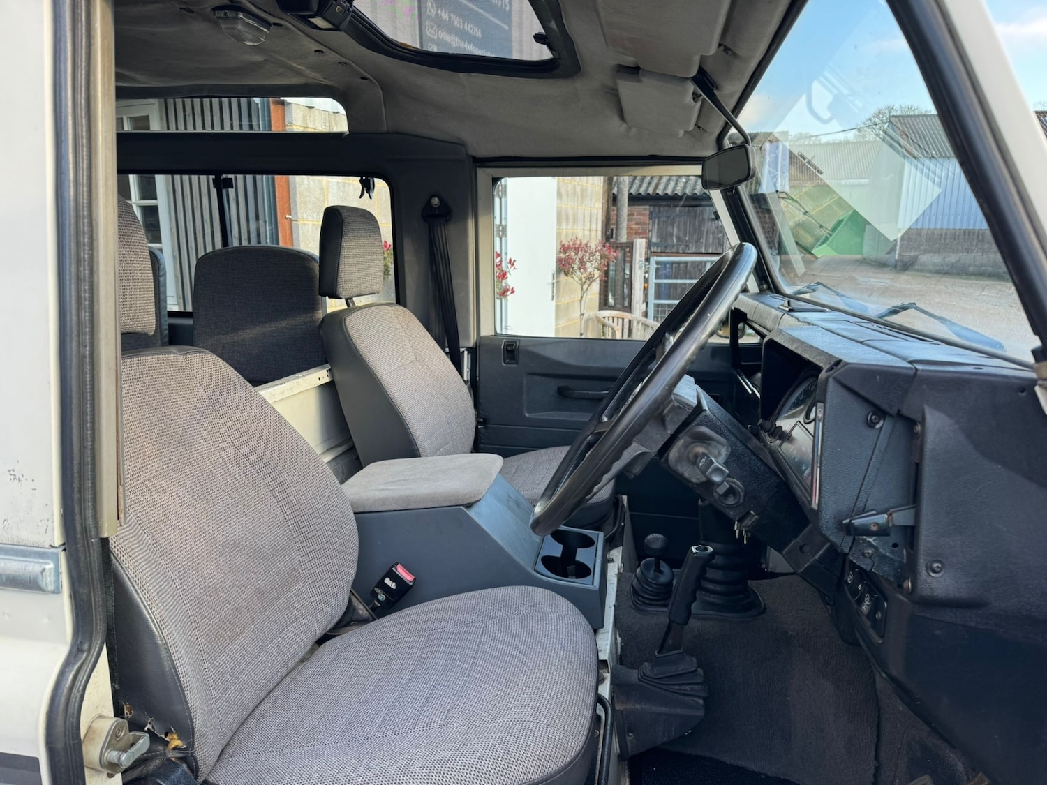 Used Land Rover Defender 90 for sale - 78108971: Photo 8