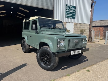 Land Rover - Defender 90