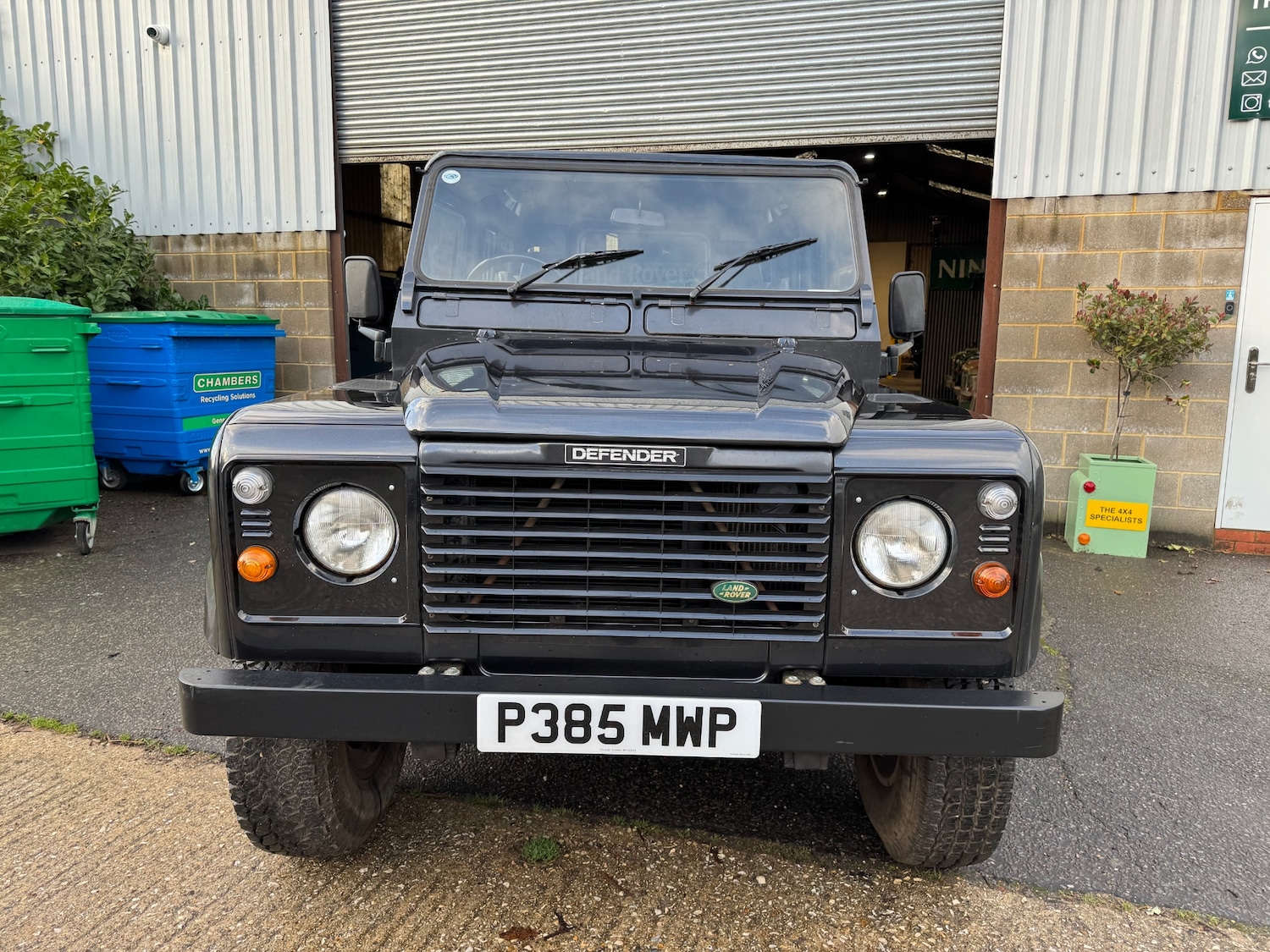 Used Land Rover Defender 90 1996 for sale - 76891737: Photo 2
