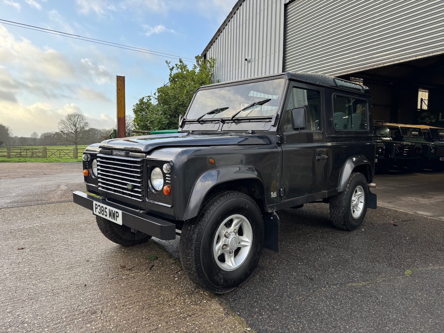 Used Land Rover Defender 90 1996 for sale - 76891737: Photo 3