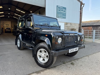 Land Rover Defender 90 feature image