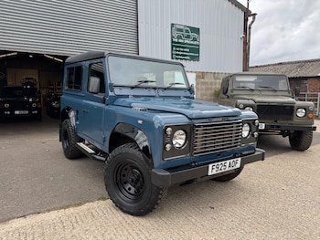 Land Rover - Defender 90