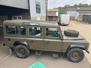 Used Land Rover Defender 110 2004 for sale - 78643883: Photo