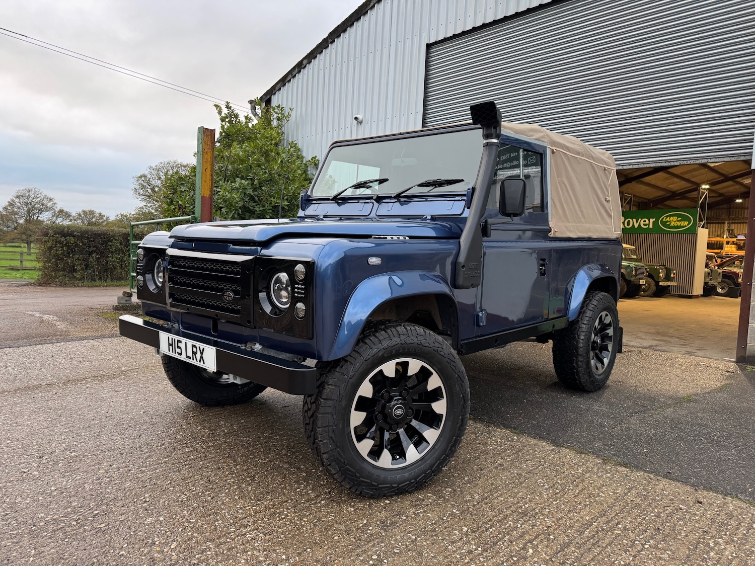 Used Land Rover Defender 90 1990 for sale - 76693101: Photo 2