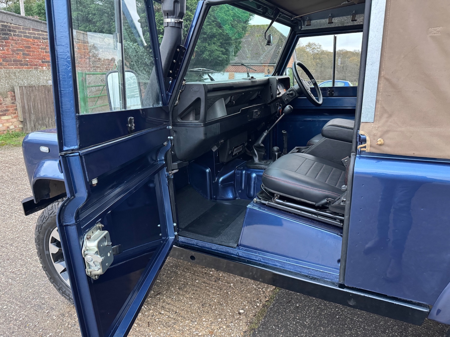 Used Land Rover Defender 90 1990 for sale - 76693101: Photo 29