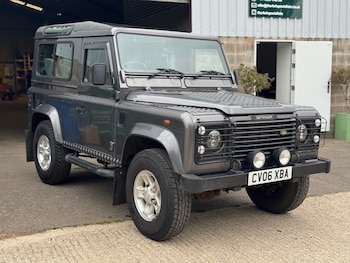 Land Rover - Defender 90