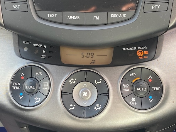 Used Toyota RAV4 2011 for sale - 71664790: Photo 16
