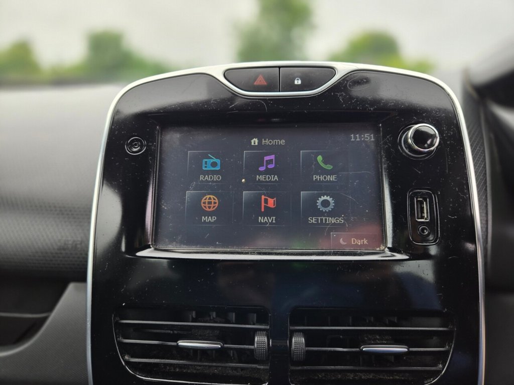 Used Renault Clio 2015 for sale - 76118541: Photo 17