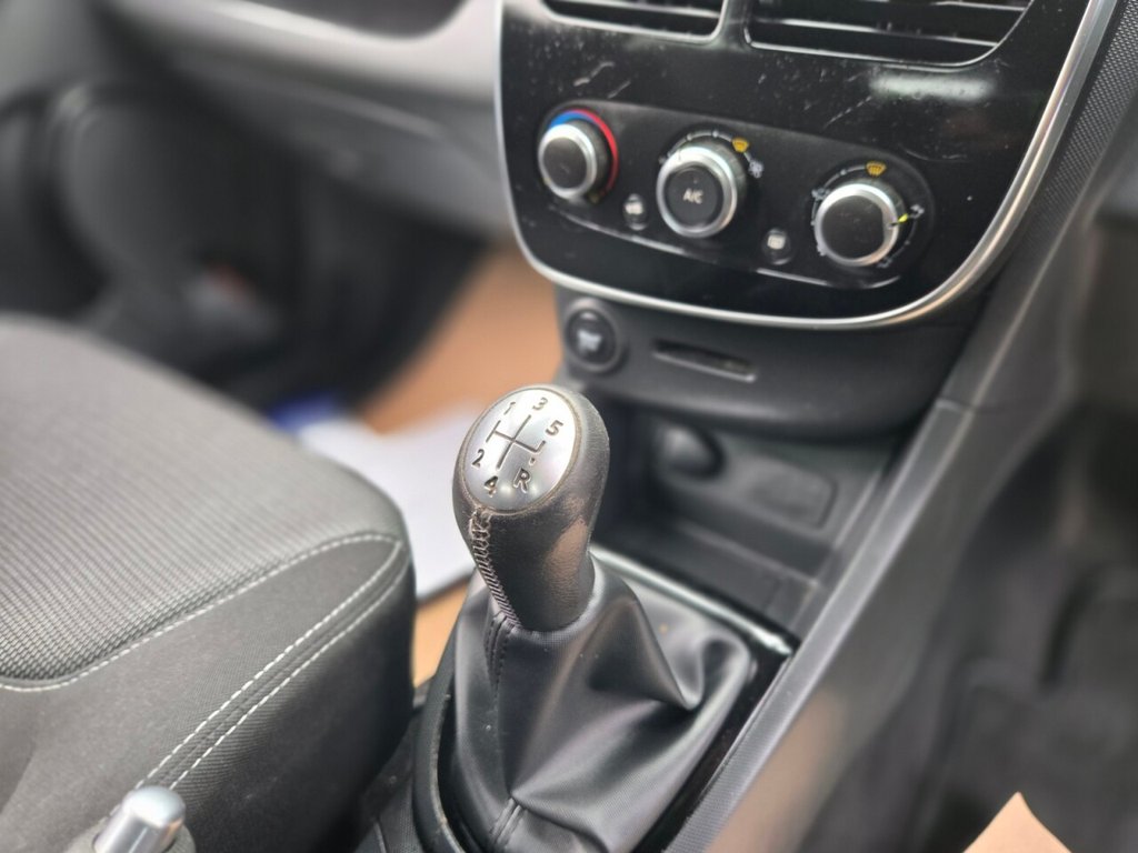 Used Renault Clio 2015 for sale - 76118541: Photo 19