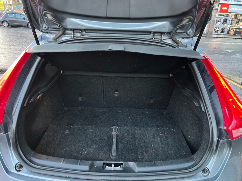 Used Volvo V40 2014 for sale - 76317201: Photo 16