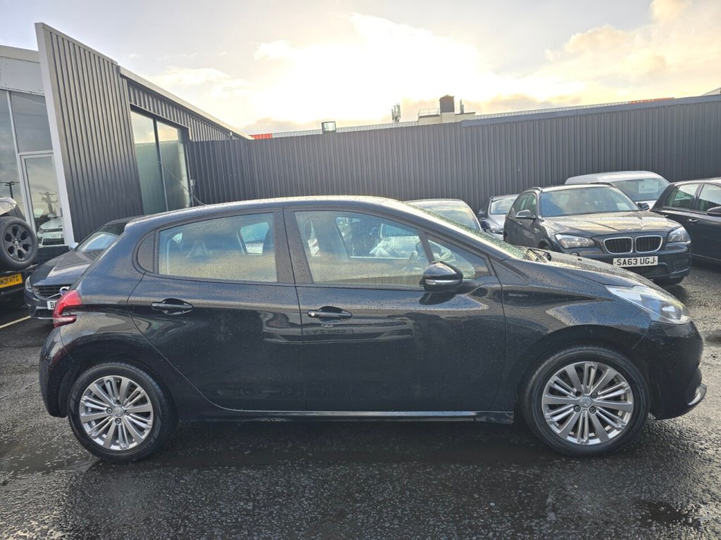 Used Peugeot 208 2018 for sale - 76900360: Photo 8