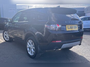 Used Land Rover Discovery Sport 2018 for sale - 78382102: Photo