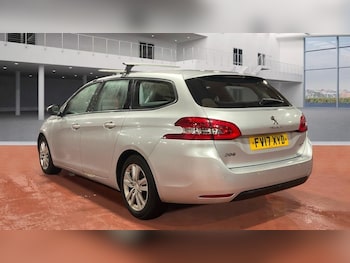 Used Peugeot 308 2017 for sale - 76934731: Photo