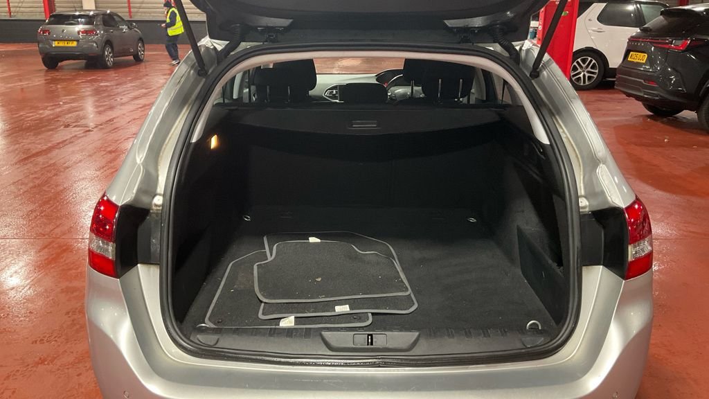 Used Peugeot 308 2017 for sale - 76934731: Photo 7