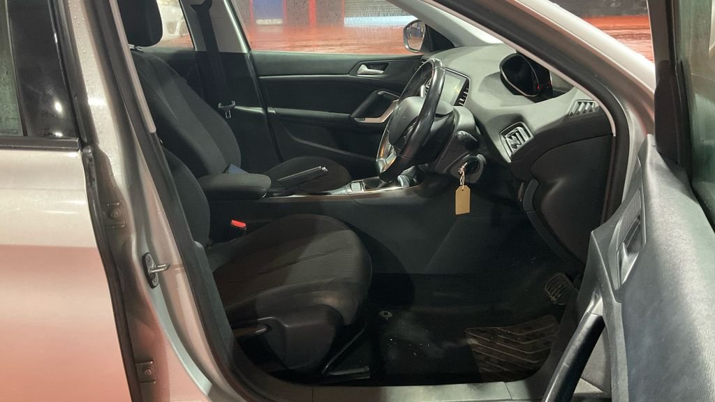 Used Peugeot 308 2017 for sale - 76934731: Photo 9